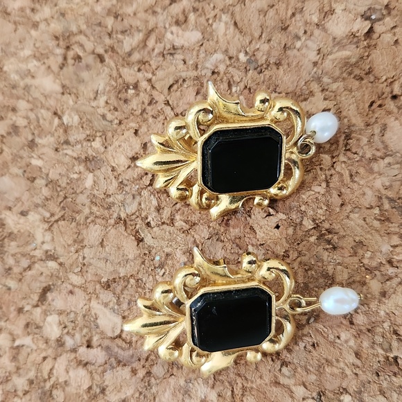 Vintage Avon Victorian Revival Brooch And Pierced Earring Set - Picture 3 of 7